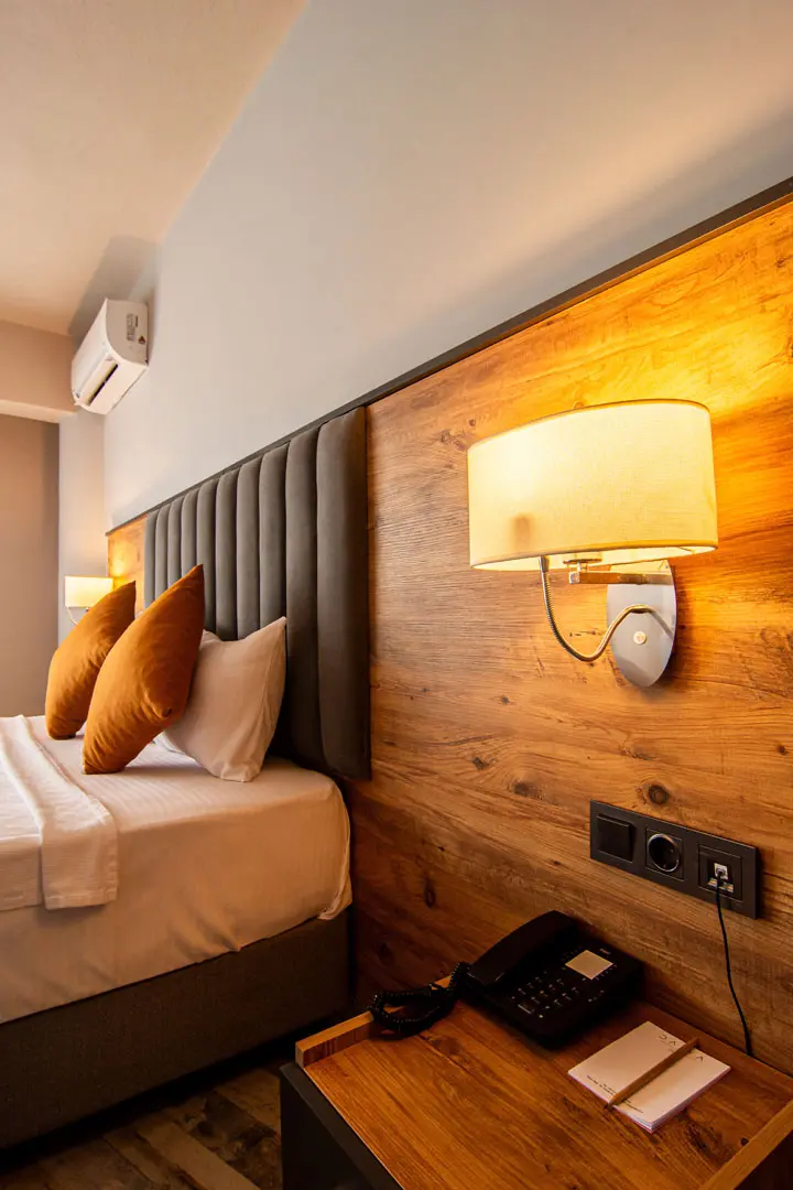 Deluxe Kara Manzaralı Oda 2