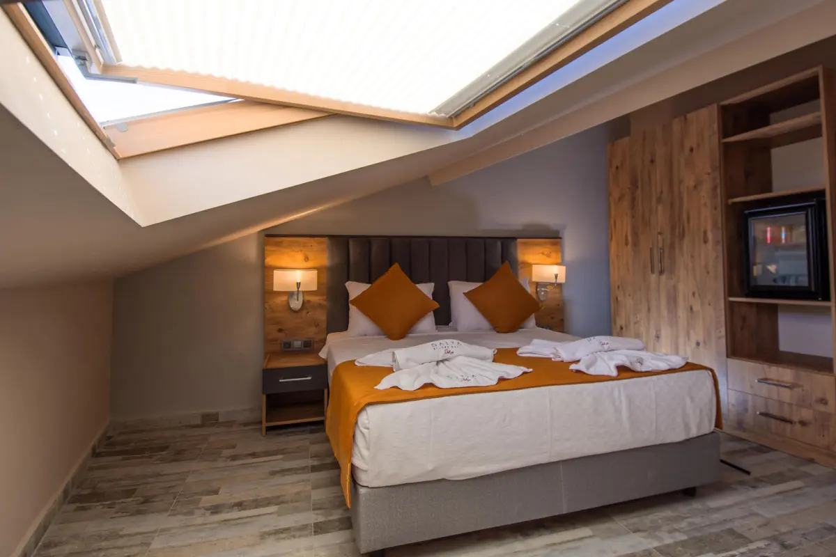 Standart Çatı Katı Oda 4